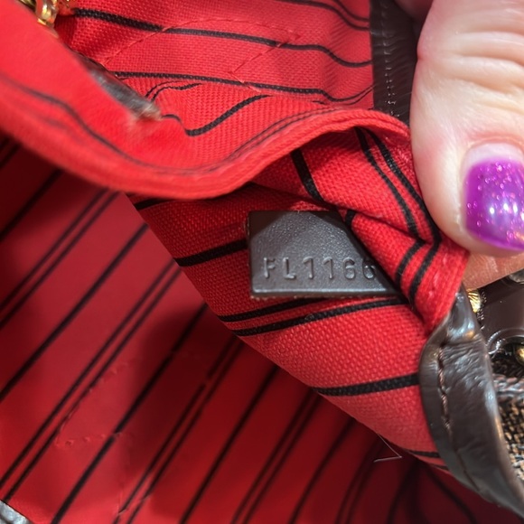 Louis Vuitton Neverfull GM Tote - Picture 17 of 17